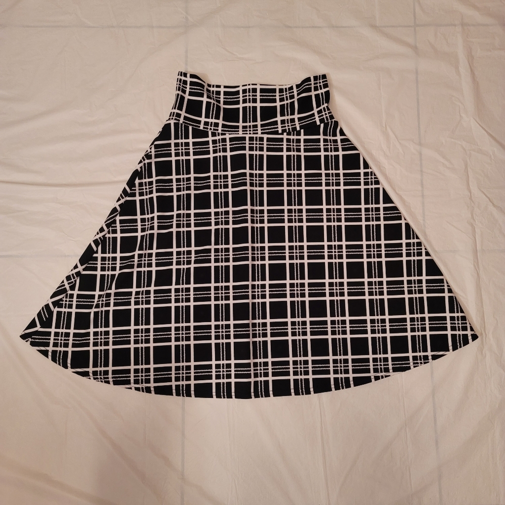 VKY & CO Plaid Skirt Size Medium